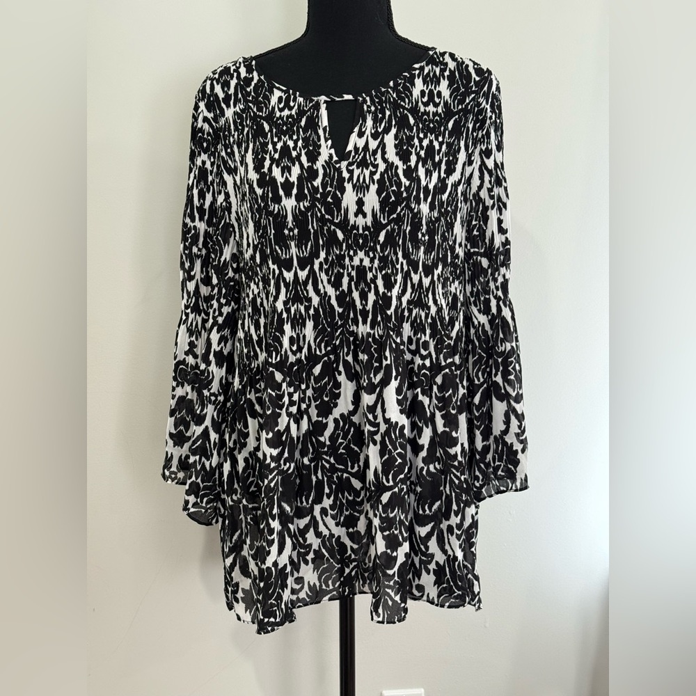 Floral & Ivy 2X Black and White Women's Blouse 741